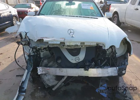 2007 Mercedes-Benz E 550 z USA, uszkodzony, nr VIN WDBUF72X67B029955